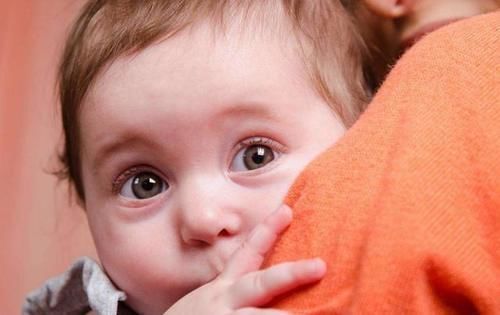 宝妈|“黑宝宝”遭亲妈嫌弃,护士却直夸好看,数月后高颜值征服一家人