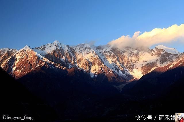 波密桃花开当桃花与雪山相遇，便成为云上仙境