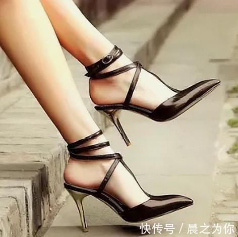 平底鞋 细跟鞋拥有大气的弧度,非常有质感!