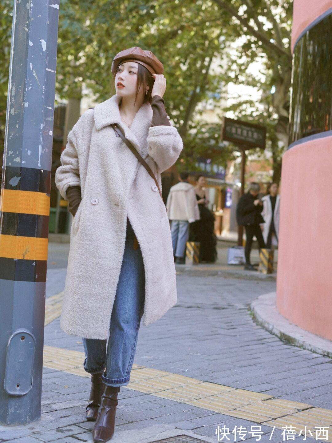 纯白色|冬天穿啥保暖又时髦?有这5款“羊羔毛外套”就够了,全身暖洋洋