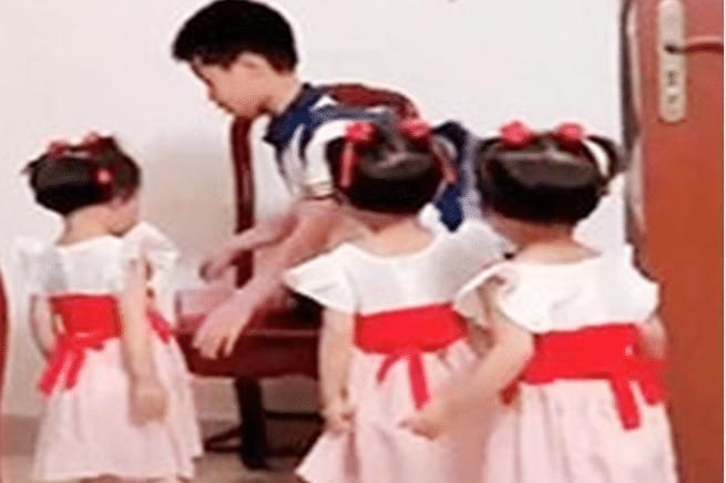 妈妈|大宝想要妹妹，妈妈生了三胞胎，大宝放学回家的情景，暖化了