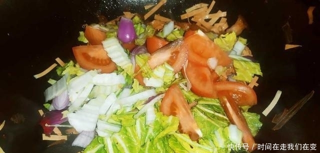 干豆腐炖五花肉,看着就好吃,可香了