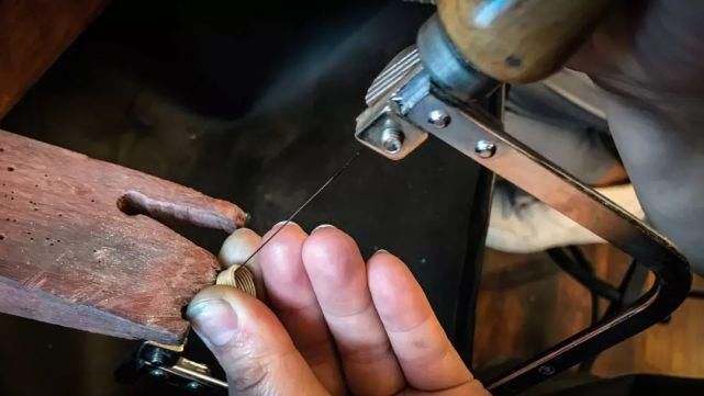 经久不衰的手工蛇链如何制作呢？
