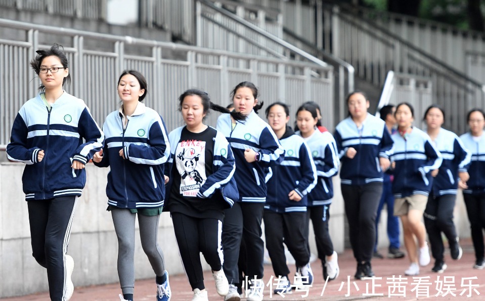 体育课|体育课上女生自认为“很丑”的行为，落在男生眼里，却成了心动