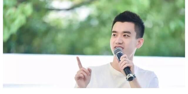 脱口秀破圈后,脱口秀演员和相声演员同台PK,最终谁会赢?