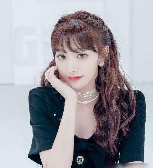ell青你2看了《蜜蜂少女队》,我终于明白孔雪儿的脸到底哪里奇怪