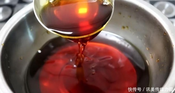 冰糖|炒糖色怎么做才更红亮?做好“四步”,糖色红亮不发黑,味道不苦