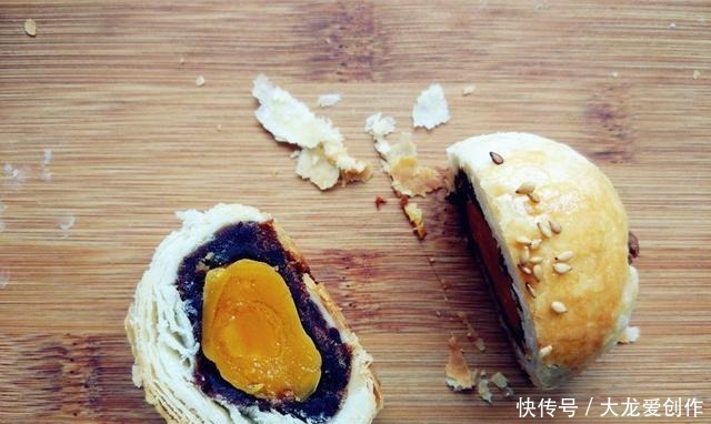 大枣除了熬粥,有些中式点心里面也有,不甜不腻,外酥里嫩,喷香