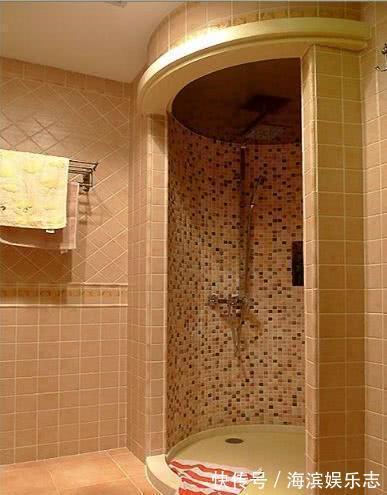 淋浴房|老爸为了省钱自己砖砌淋浴房,原以为寒酸,没想到成了小区红人!