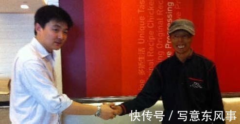 方正字库@流浪艺人苦练书法10年,用粉笔创造飘逸字体,被方正字库天价收录