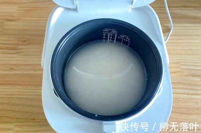 天冷了，就喜欢这种懒人盖浇饭，有菜有肉又有汤，拌米饭超香！