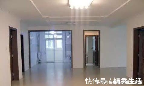 装修|家里地面装修别傻傻铺瓷砖了,现在都流行这样装代替,起码好十倍!