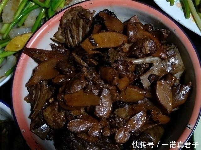 吃饭|搬新家请亲戚吃饭,我花半天准备一桌菜,饭后婆婆给了个大红包!