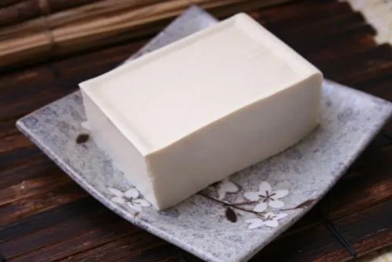 豆腐别直接煎,大厨教我2招,豆腐不粘锅不掉皮,外酥里嫩,真香