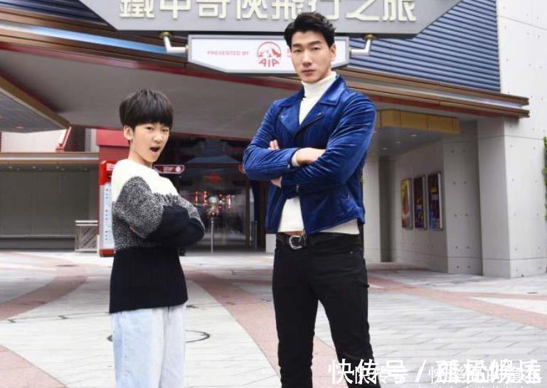 捉迷藏|小女孩玩捉迷藏被遗忘,网友刚想打抱不平,却被孩子颜值惊艳