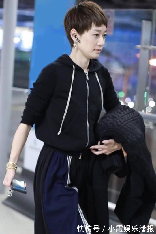 黑色|马伊琍“潮”起来不得了,卫衣配拼接裙洋气又个性,阴阳鞋更吸睛