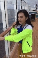 |搞笑GIF：为什么看到他摔倒，心里会莫名地舒爽呢