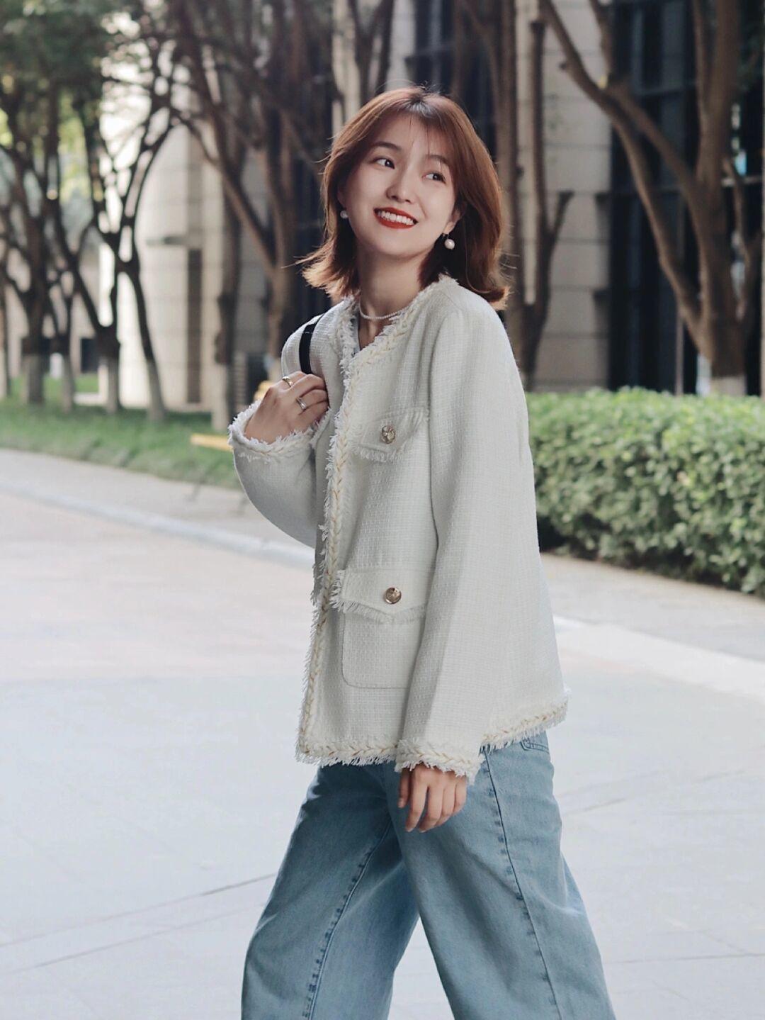 博主|早秋穿搭值得,针织衫搭配半身裙或牛仔裤,轻松穿出名媛气质