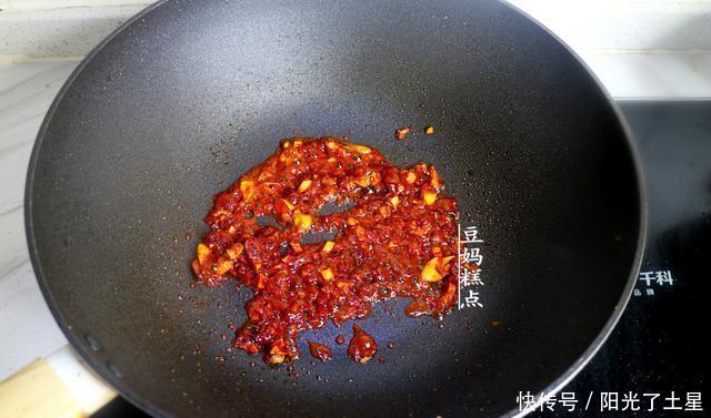 鸡蛋|鸡蛋新吃法,跟这3样一起炒,5分钟上桌,开胃又下饭