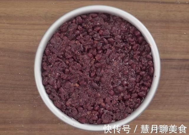 分享一款孩子爱吃的红豆松糕,香甜味美,松软营养,好吃又解馋