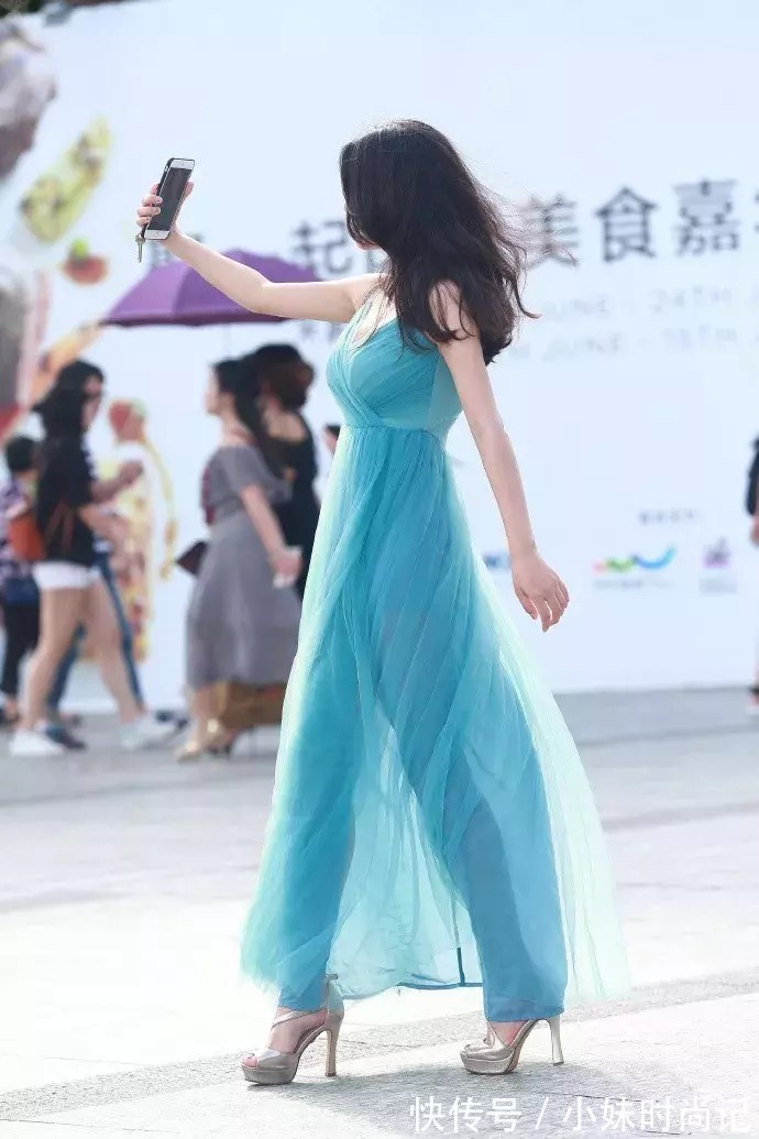 身上穿着|时尚女生搭配高跟鞋,彰显女性的独特魅力