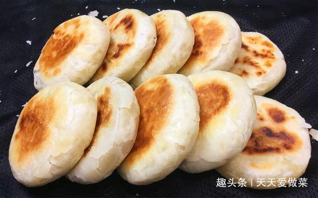 外皮酥脆，柔软蓬松的老式小酥饼，做法比例详细，比买的好吃