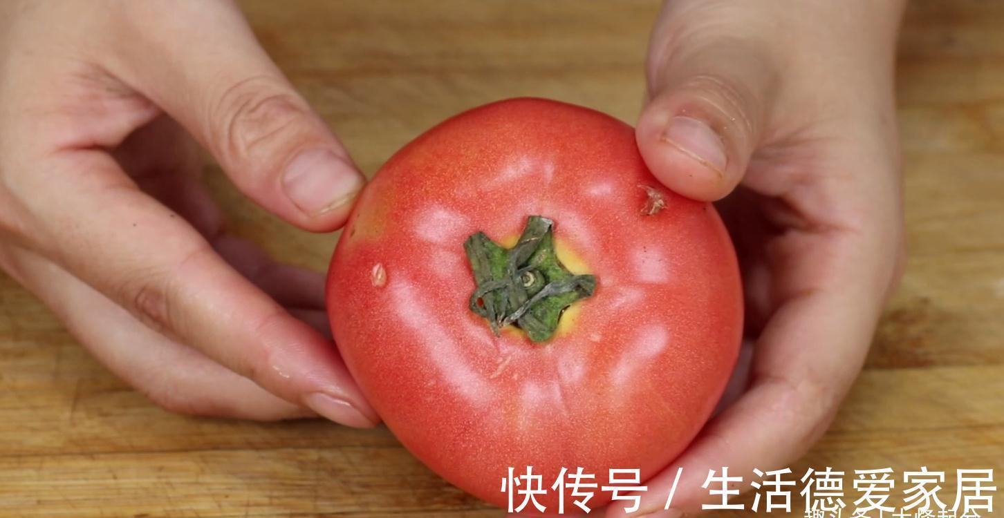 西红柿去皮,最忌开水烫,费时费力,教你2招,简单又实用