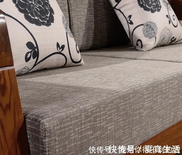 小户|传统的沙发已经淘汰,当下流行实木中式沙发,环保又舒适