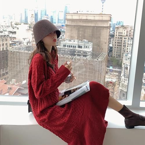 2021年的新年毛衣，这样穿就很美！