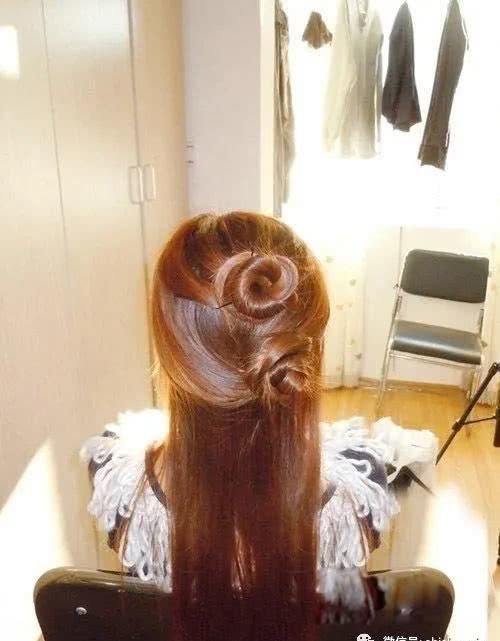 麻花|2款简单的长发发型扎法,让你瞬间变得美丽动人