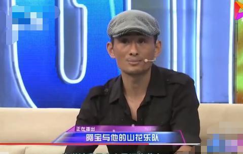 草根 2015年阿宝身份被揭,从年入千万到“软饭男”,称:我只是民间艺人