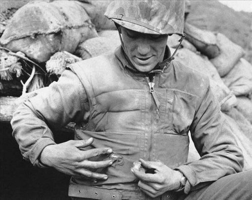 侦察兵|没法化妆成外国人，又不会讲英语，侦察兵如何活捉两名敌军俘虏