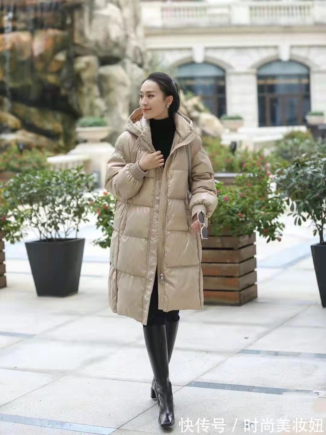 高腰裤|冬天穿羽绒服也可以很时髦,配这几种裤子,保暖优雅还显高显瘦