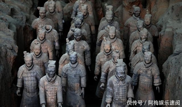 秦始皇伟岸雄奇,身高2米,天庭饱满,大眼睛,