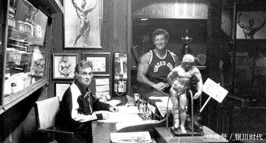 训练|60年前健美教父杀手锏：超前理念带出的全是高手