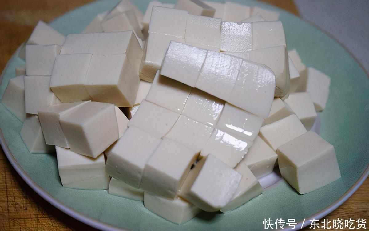 川菜经典的麻婆豆腐,嫩滑可口,香辣下饭,一上桌家人就抢着吃