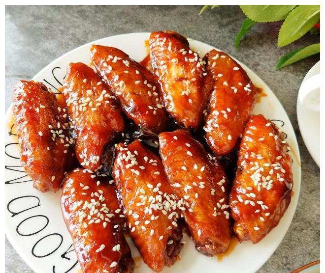 酱汁|家庭版可乐鸡翅，甜咸适口肉质鲜嫩，表面一层酱汁，太好吃了