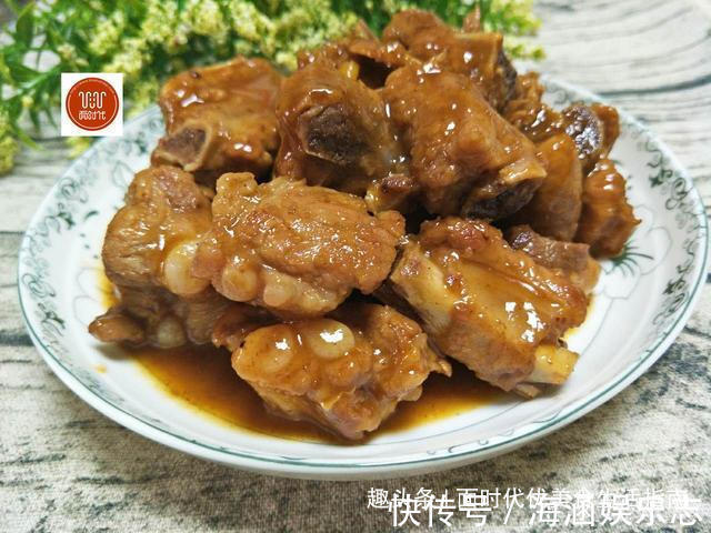 这样烧排骨,做法简单味道超好,色泽比饭店的都要好看!