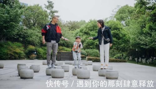 心理|让孩子心理受伤最严重的，不只是父母的打骂，这两种更伤孩子