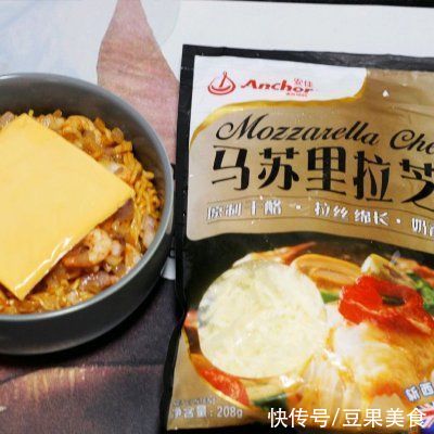 虾仁芝士焗面|#安佳马苏里拉芝士挑战赛#虾仁芝士焗面