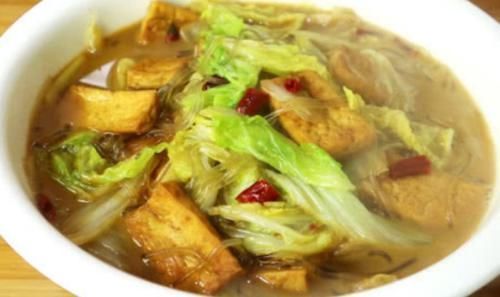 白菜炖豆腐,先炒白菜或者先炖豆腐都错了,学会正确做法,更好吃