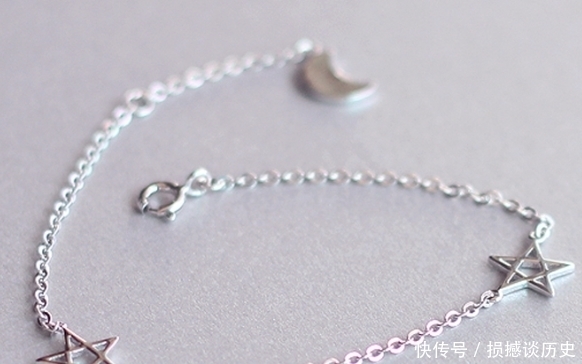 3款项链,哪款更符合你的气质?测你长了一张清纯脸还是成熟脸?