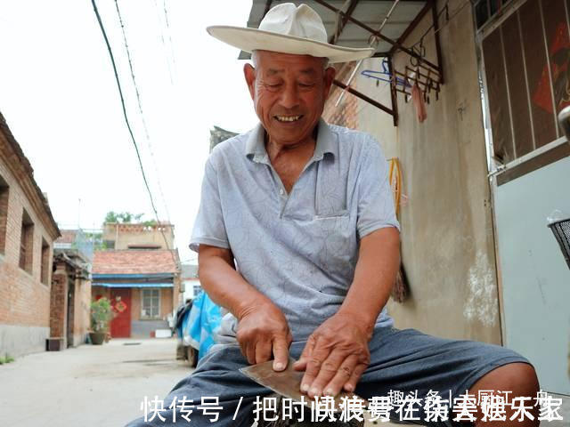 刀石|不管菜刀有多钝,大厨教你这样做,不用磨刀石,菜刀一样锋利如新