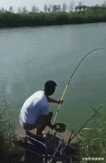 |搞笑GIF:这就有点看不懂了,同样是妹子,为什么她就那么优秀?