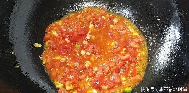 红辣椒|西红柿别再只是炒鸡蛋,和它一起做,开胃下饭,孩子点名要吃的菜