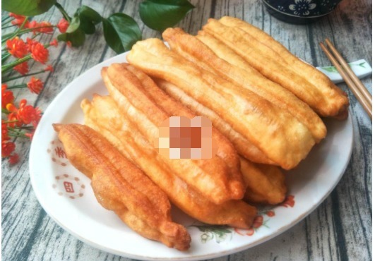 1斤面粉,2个鸡蛋,教你做空心小油条,蓬松柔软,做法简单快捷!