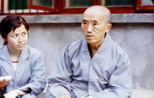 海灯法师77岁凭借二指禅倒立走红,圆寂多年后,徒弟说出事情真相