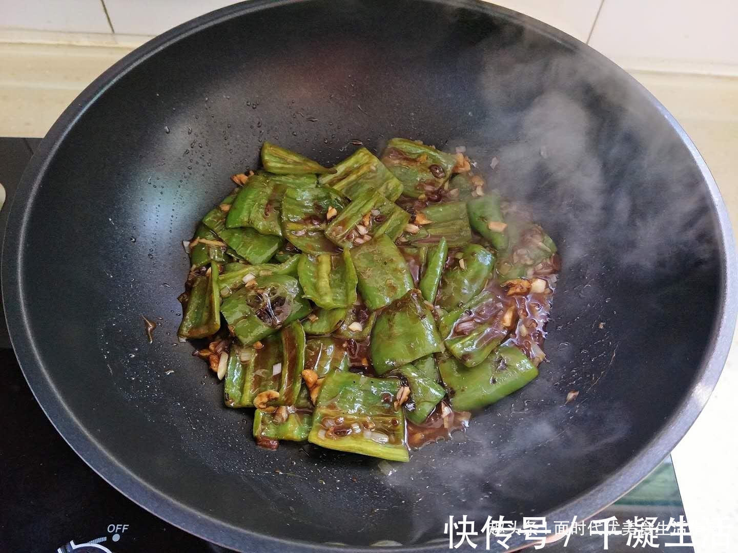 翻炒均匀|这菜是天然的减肥食材,多吃也不长肉,关键还能杀菌防感冒!