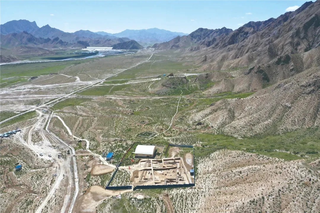 热水墓群|“九层妖塔”原型古墓惊现:1000余件文物,500余件金银玉器,87匹汗血宝马