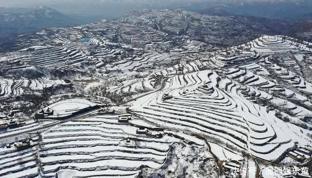 甘肃临夏：雪霁梯田